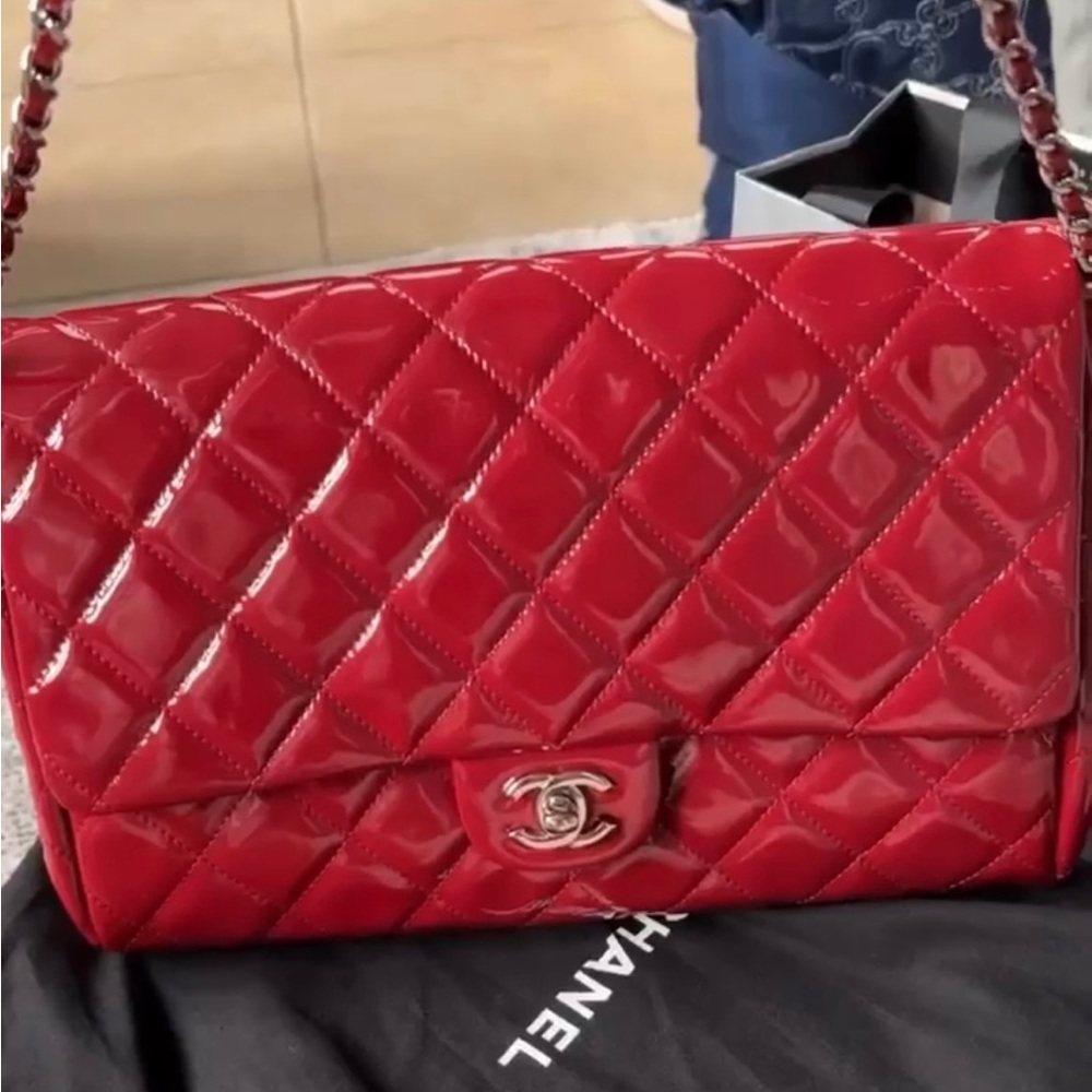 CHANEL PATENT LEATHER SHOULDER BAG